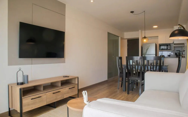 w Beautiful 3BR w Balcony in San Isidro
