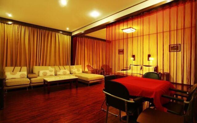 Red Eight Commercial Hotel