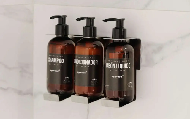 w Deluxe 1BR With Elegant Balcony in Roma Nte