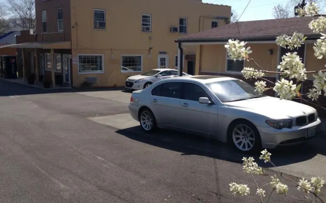 A & E Motel