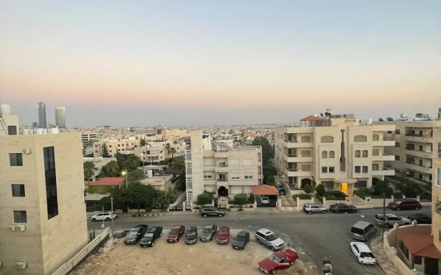 Charming Amman Apartent With City Views