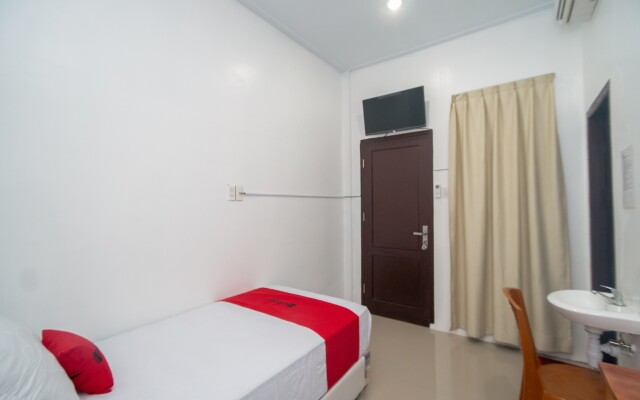 RedDoorz Syariah near Pelabuhan Ulee Lheue Banda Aceh