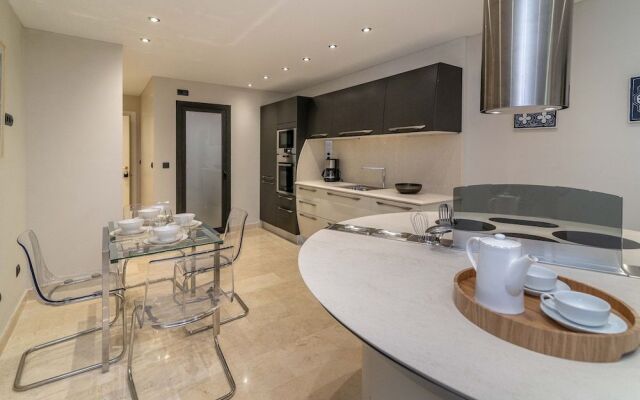 Chic Oasis on the Coast