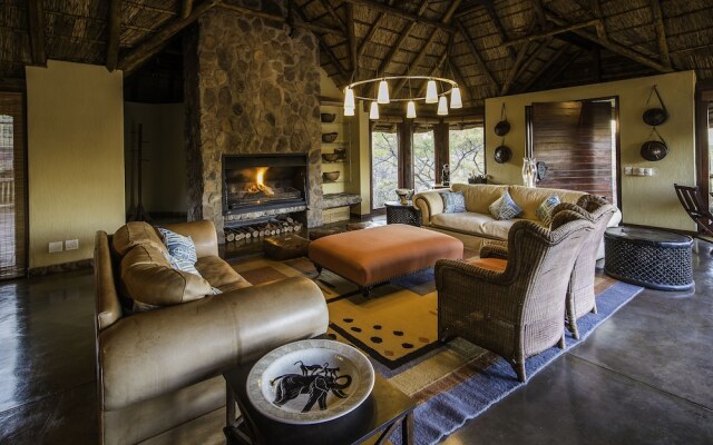 Tshwene Lodge