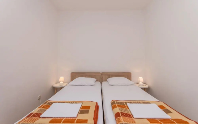 Apartments Mactra