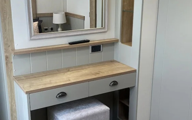 Dog Friendly Lodge With hot Tub, Quiet Location