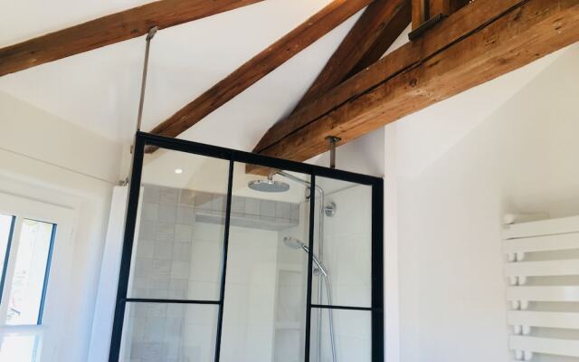 Suite de Charme Bed n B tres proche Lyon