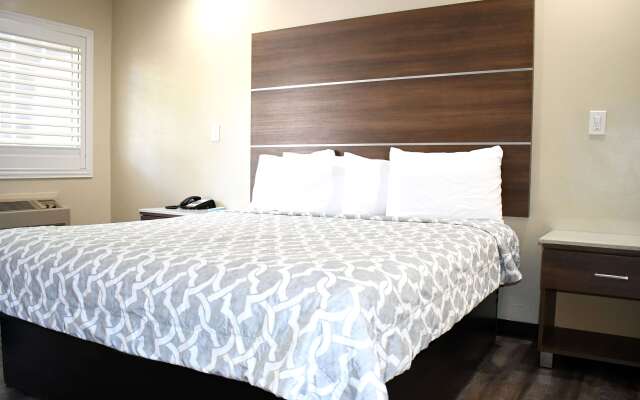 Travelodge by Wyndham Long Beach Convention Center