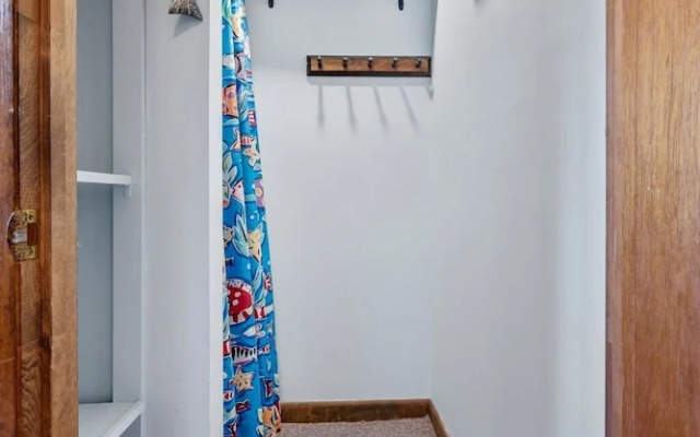 Beachfront Pet Friendly Sleeps 15 Bbq!