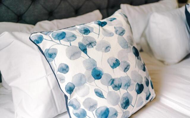 Rest&Recharge at Karma House (5-Bedroom, 8 beds, Free Parking)