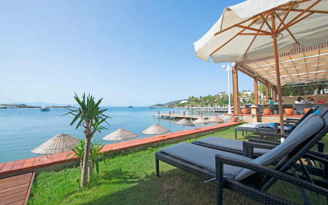 Costa Luvi Hotel