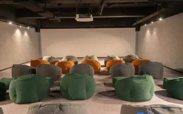Yishu Waterfront Hotel