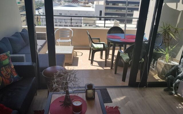 Trendy 1-BR City Center Apt