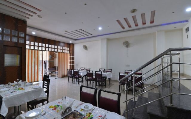 OYO 13346 Hotel A R Ganpati Plaza