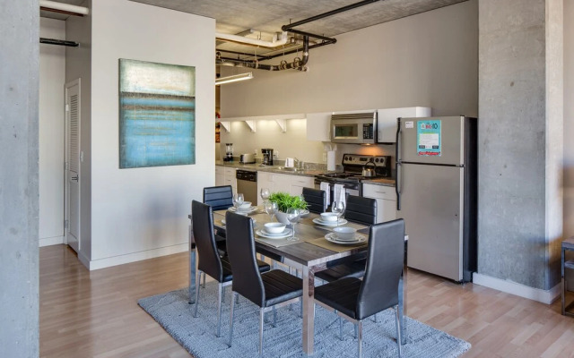 Stay Alfred on 6th Avenue