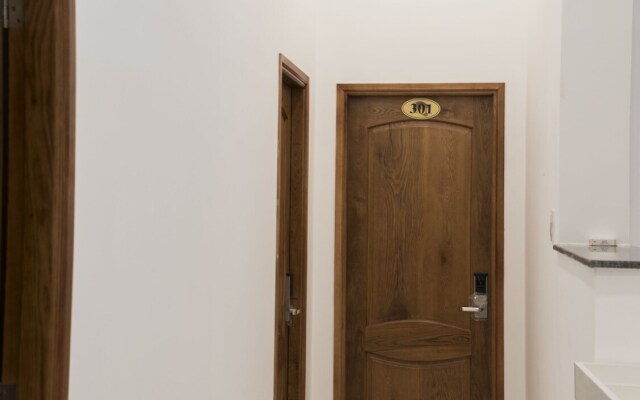 White Diamond Hotel