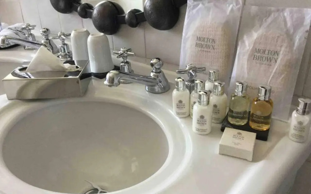 Remarkable Apartment Near London Tower Bridge