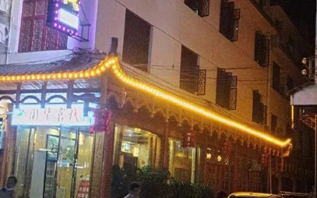 Furong Town Guohua Inn