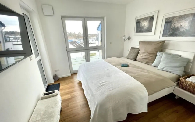 "penthouse Apartment on the Water"