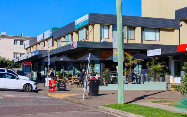 Caves Getaway - Pool and beach