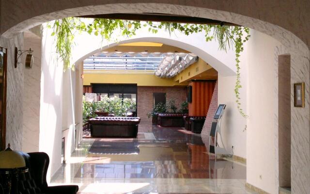 Atrium Suites