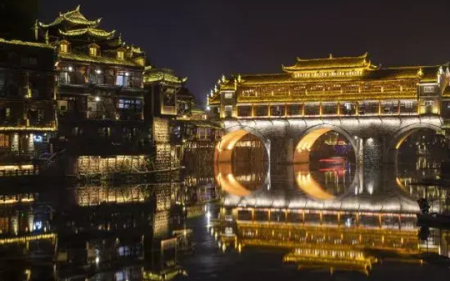 Qingjufengzhu Riverview Guesthouse