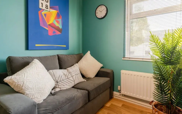 Upscale 2 Bed & Bath Flat in Newport