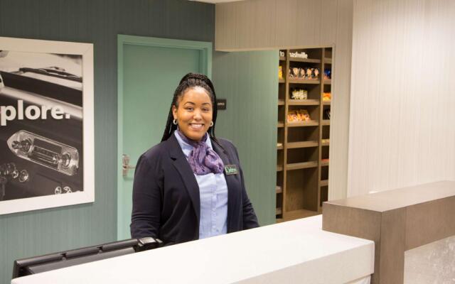 Hampton Inn & Suites Nashville-Airport
