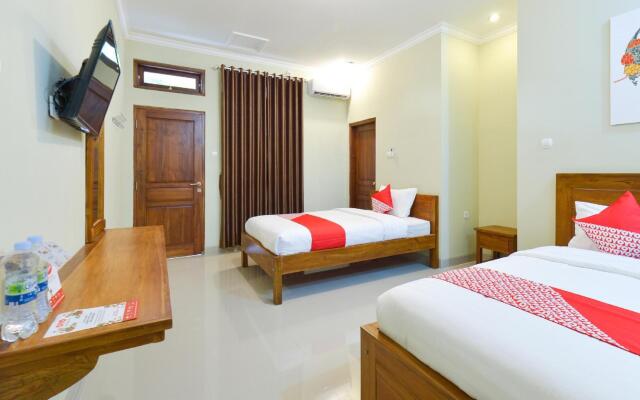 Joglo Manggisan Syariah by Oyo Rooms