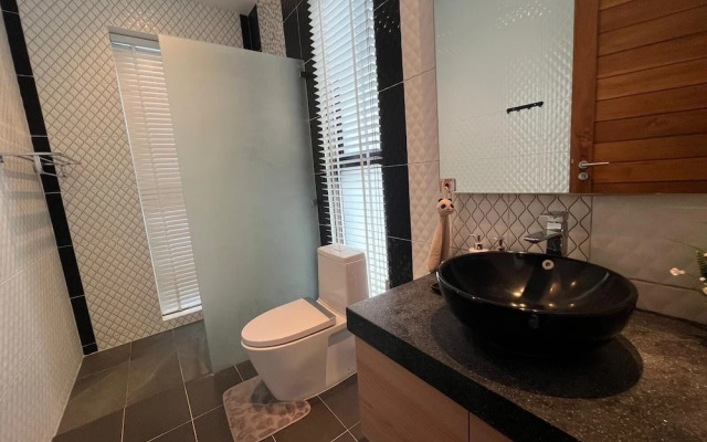 Michel Tropical Seaview Pool Villas