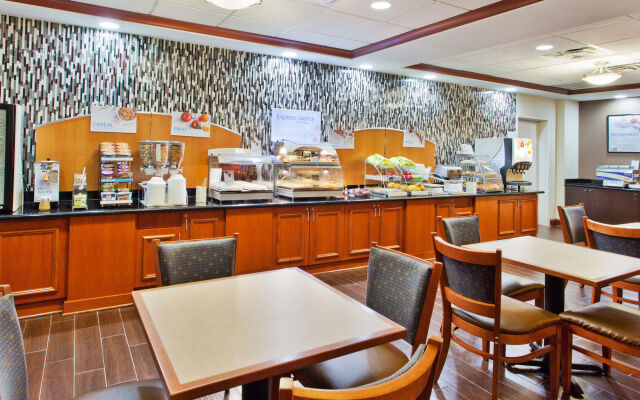 Holiday Inn Express & Suites Baton Rouge East, an IHG Hotel