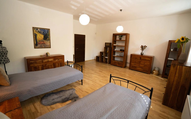 Black Field Apartment