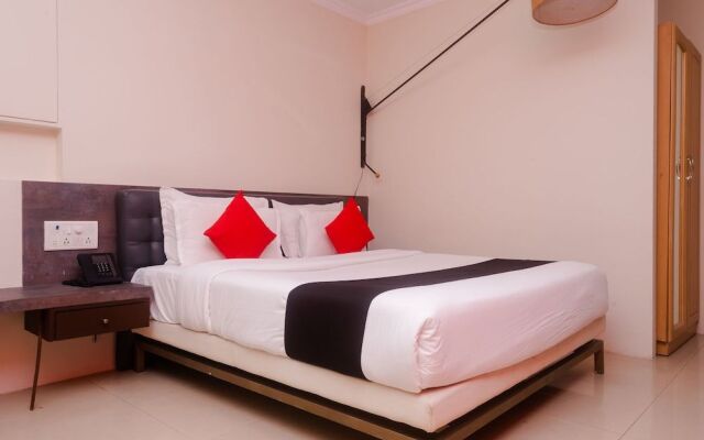Capital O 40728 Bollywood Design Hotel