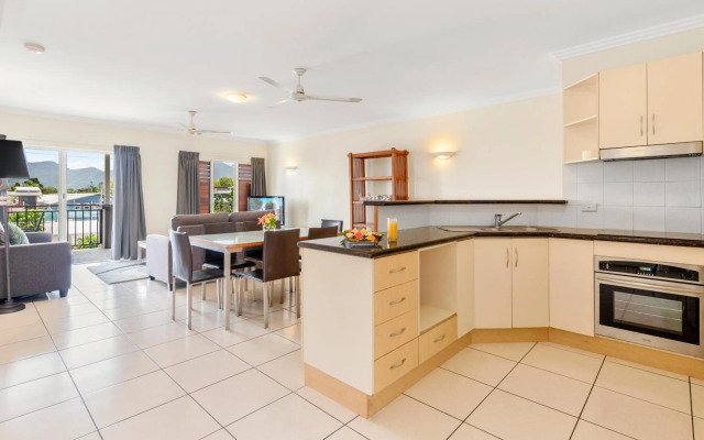 Bay Village Tropical Retreat & Apartments