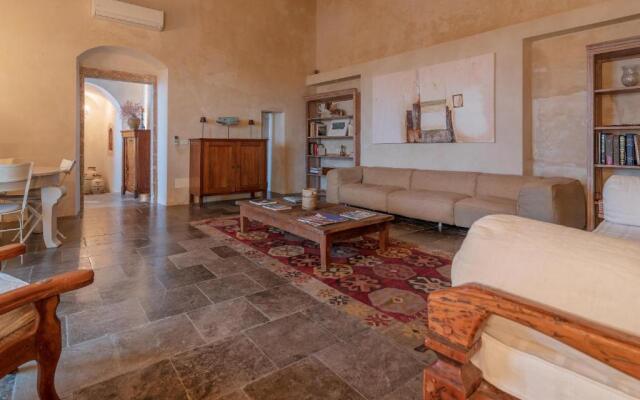 Velasquez Suite House