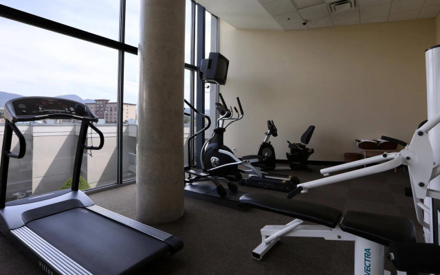 Best Western Plus Kelowna Hotel & Suites