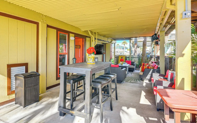 Private Pool, Deck & Patio: Galveston Oasis!