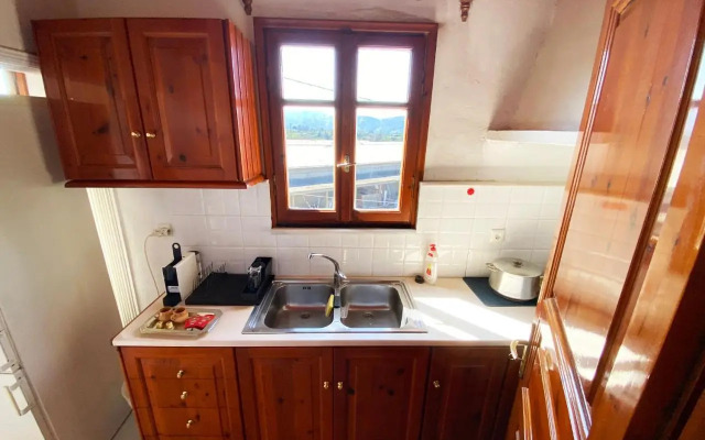 Dusk Apartments with Stunning Mountain View (Adults Only)