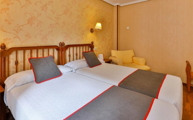 Hotel Puerto de Candas