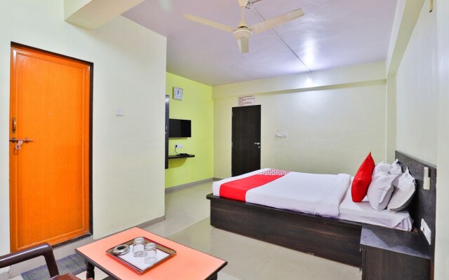 OYO 24833 Hotel Silver
