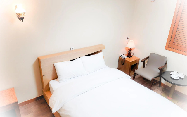 Отель Noble Tourist Hotel Insadong