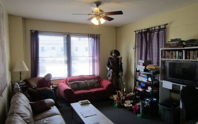 Pirate Haus Inn - Hostel