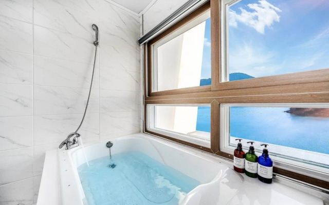 Tongyoung MartisBeach Pension