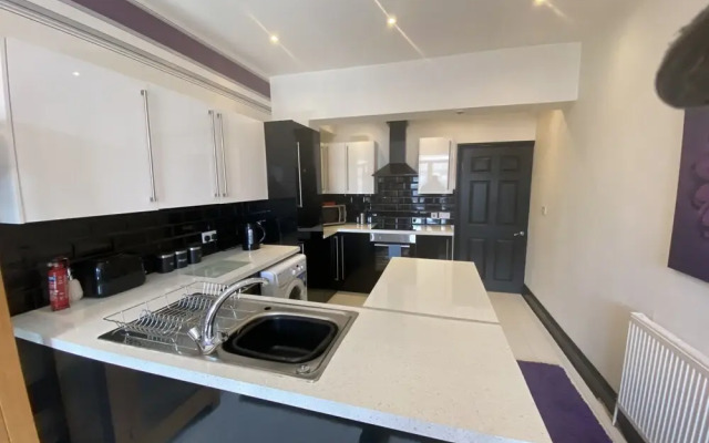 2 Bedroom Gray Apartment Blackpool