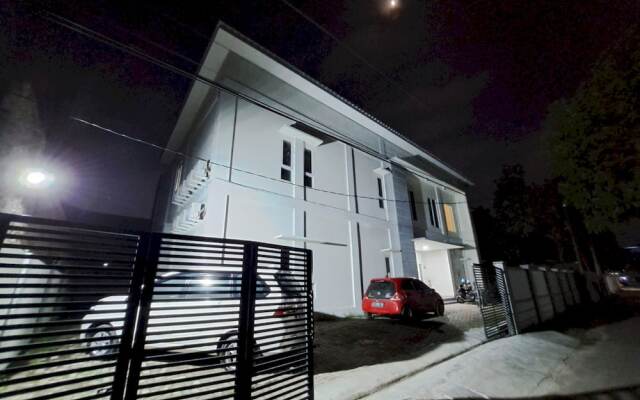 OYO 93870 Damai Guest House Cirebon