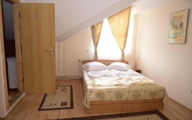 Hostel Roata Cu Noroc