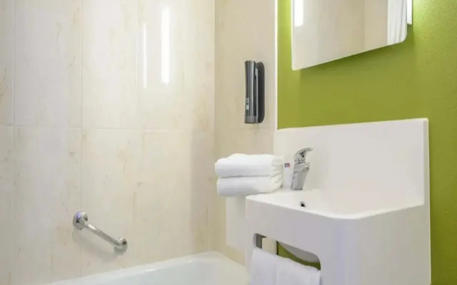 B&B HOTEL Nîmes Ville Active