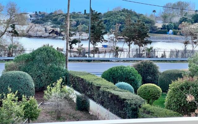 Lagonisi Luxury Apartment by the sea