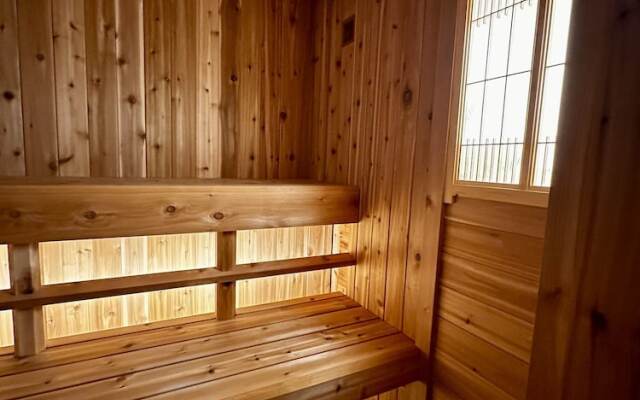 Whale's Tail Guest Suites