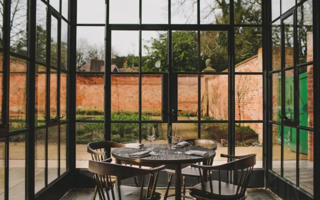 Hampton Manor